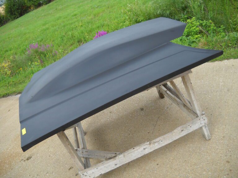 Car Front Hood in Matt Finish - GLASSTEK